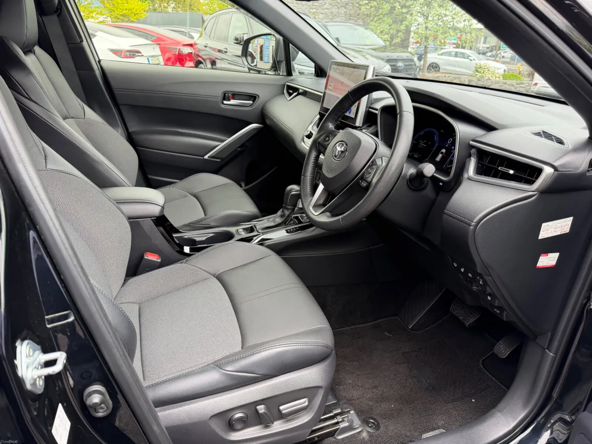 Corolla Cross - Sol Leather - Self Charging Hybrid - Image 5