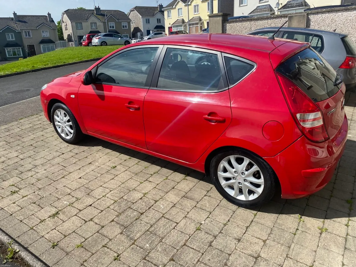 Hyundai i30 1.4 es - Image 2