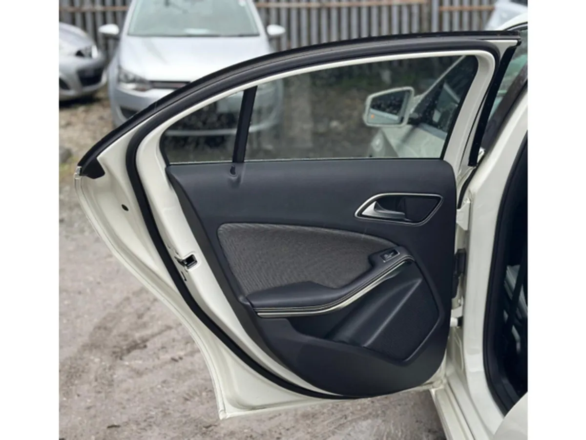 Mercedes-Benz A-Class A180 1.6 Petrol Automatic (3 - Image 4
