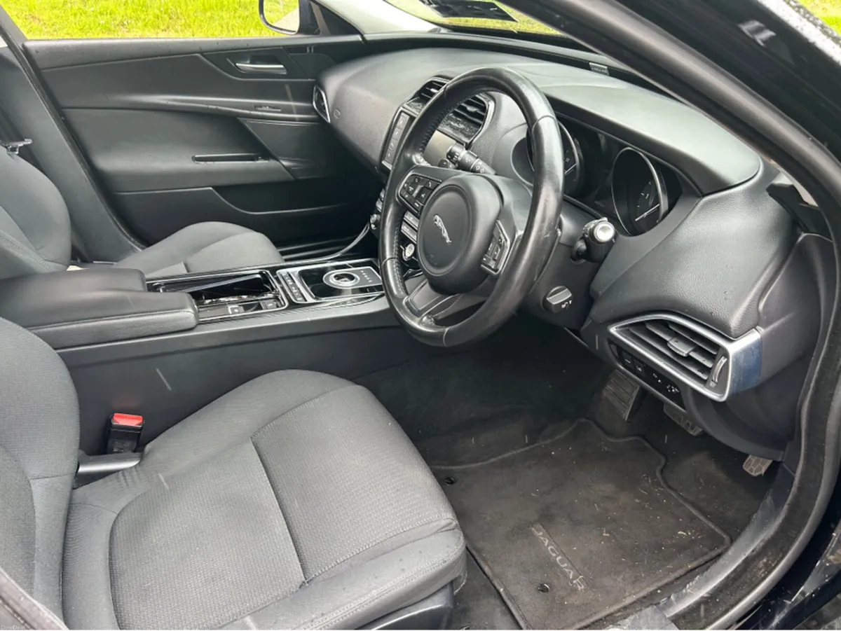 Jaguar XE SE 163PS 4DR AUTO // 12 Month Warranty / - Image 5