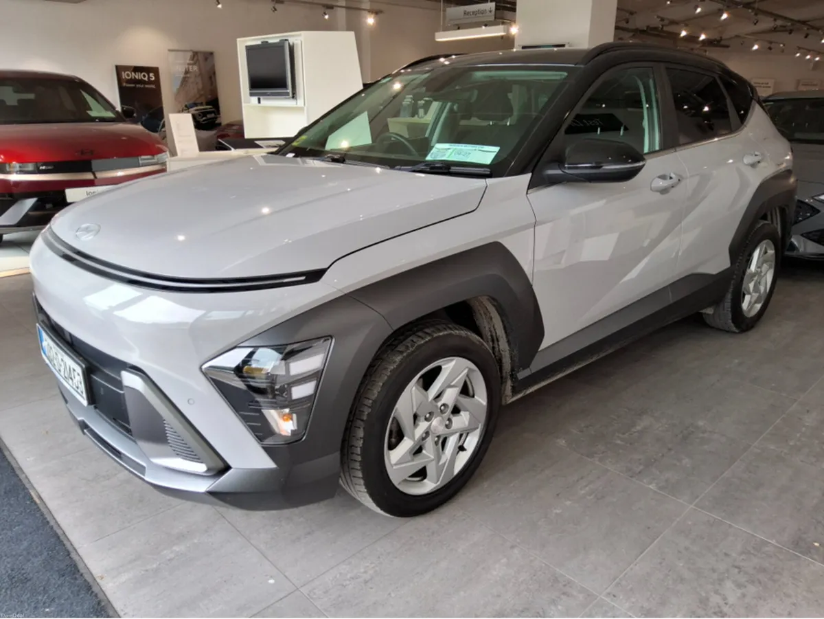 Hyundai KONA ELEGANCE **TWO TONE** - Image 3