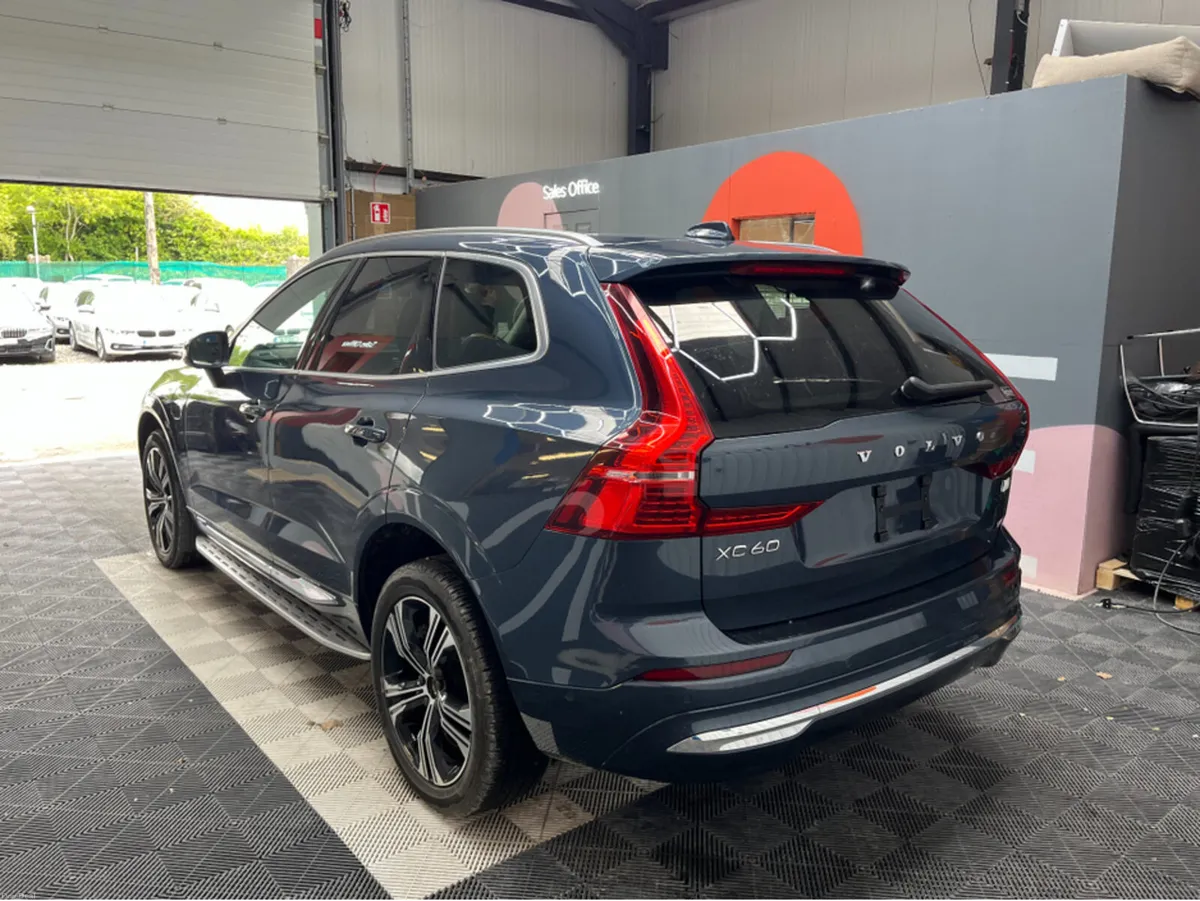 Volvo XC60 2021 VOLVO XC60 RECHARGE HYBRID T8 2.0 - Image 4