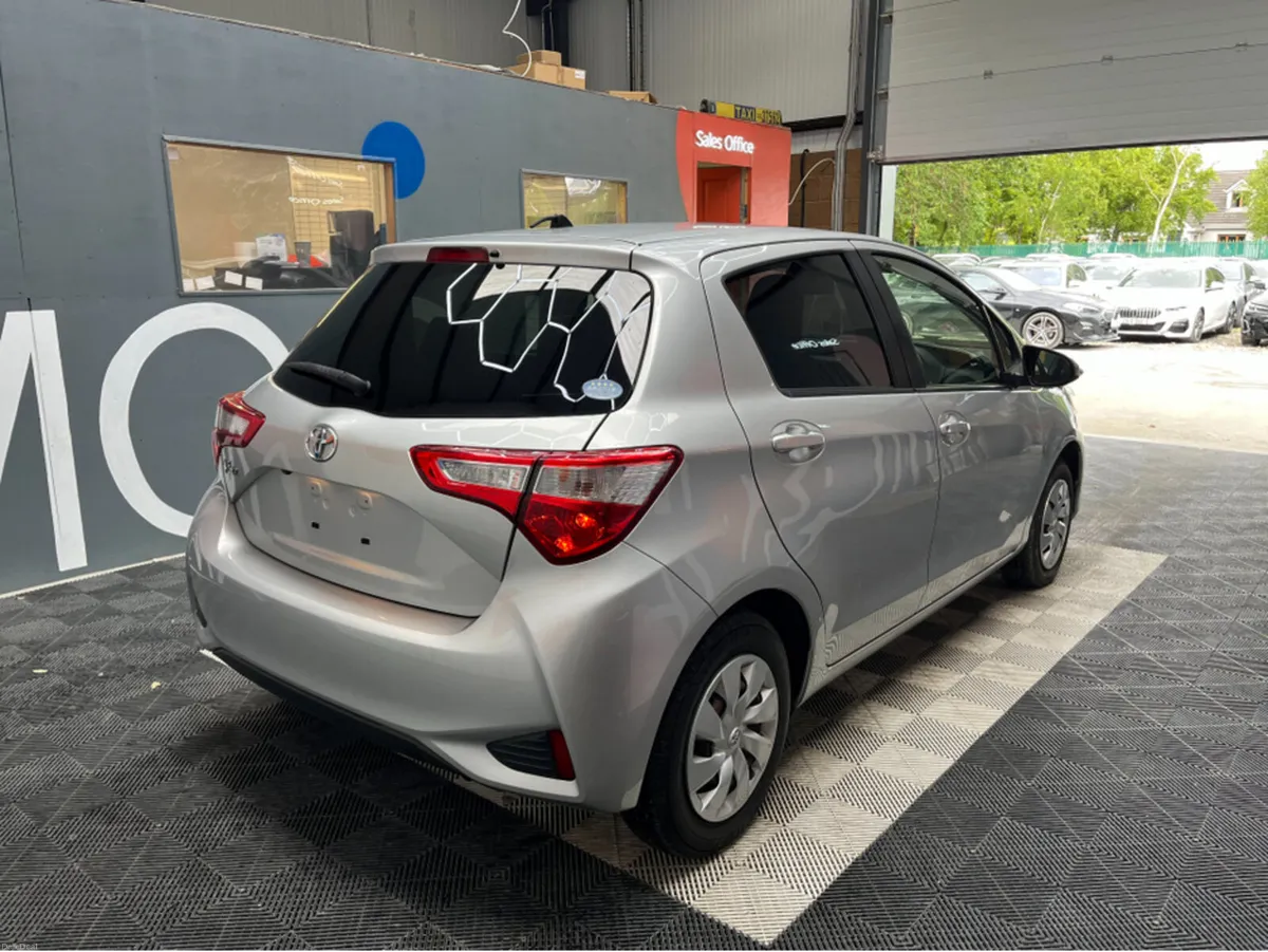 Toyota Vitz 2019 TOYOTA VITZ F 1.0 AUTOMATIC / REV - Image 2