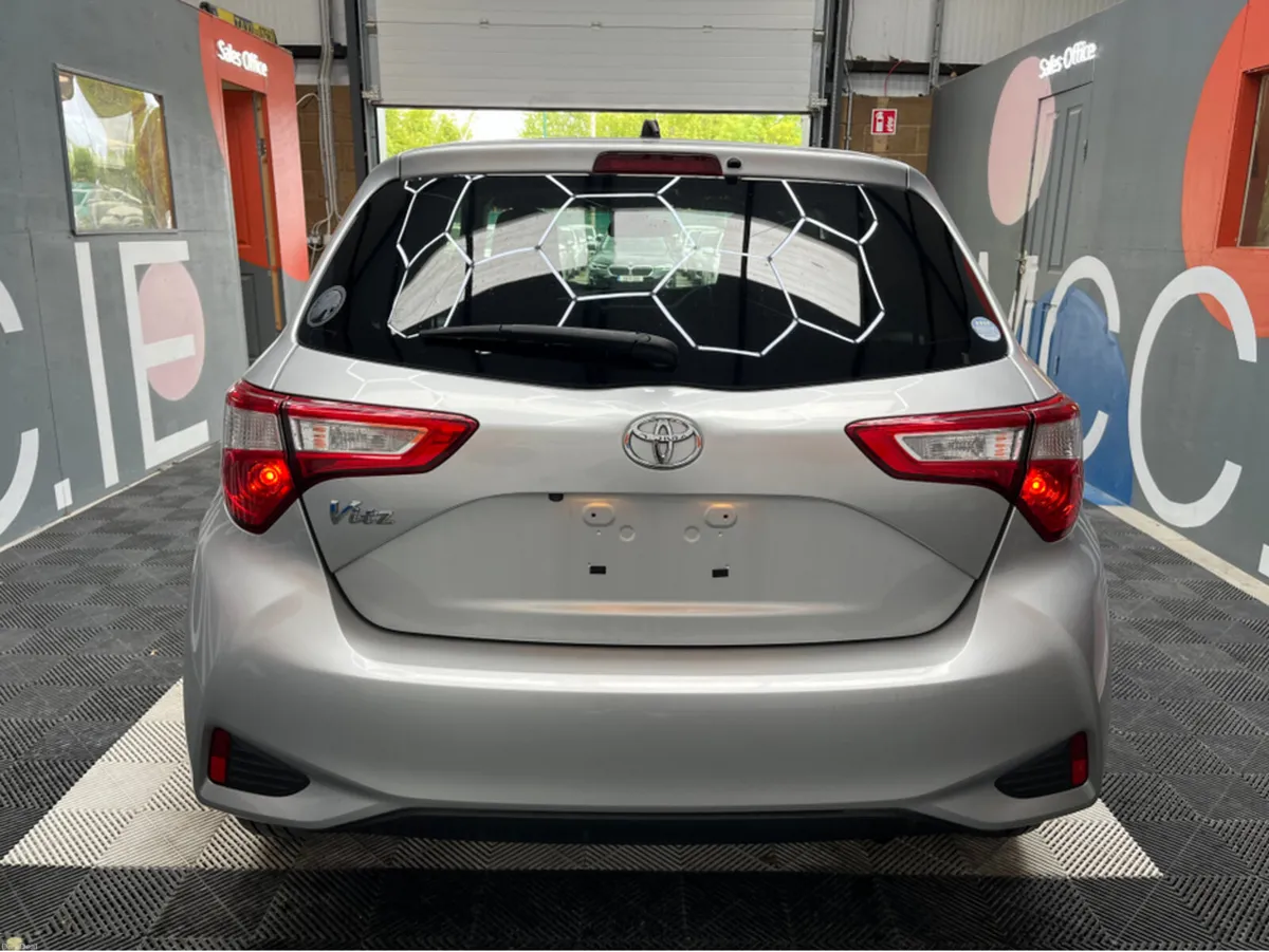 Toyota Vitz 2019 TOYOTA VITZ F 1.0 AUTOMATIC / REV - Image 3