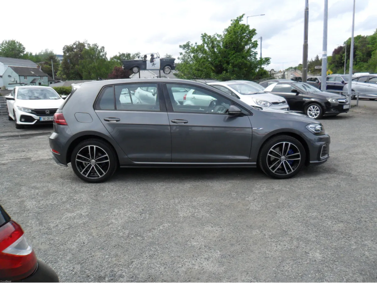 Volkswagen Golf 1.4 TSI GTE 245PS 5DR AUTO 204PS - Image 2