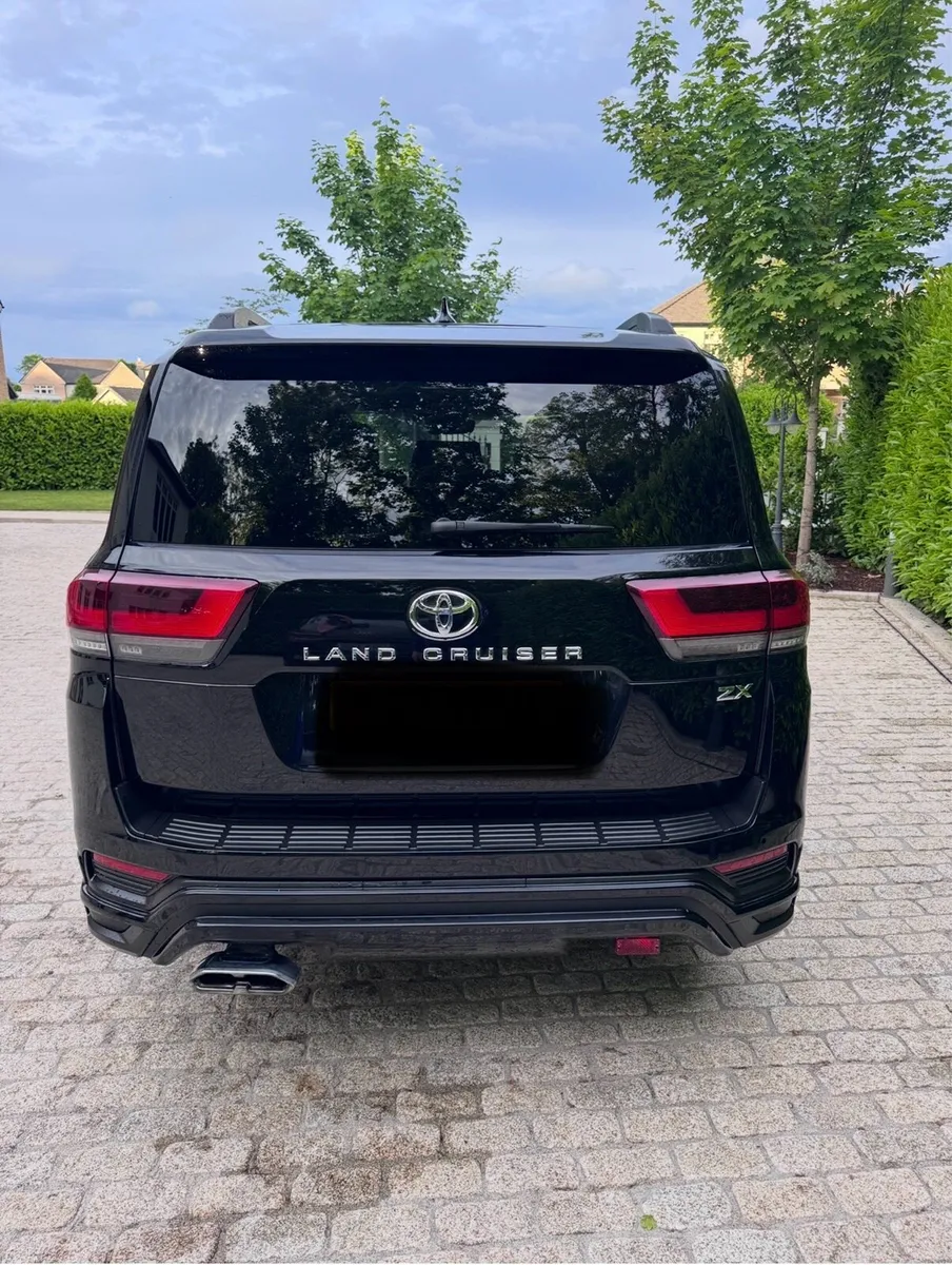 Toyota landcruiser - Image 2