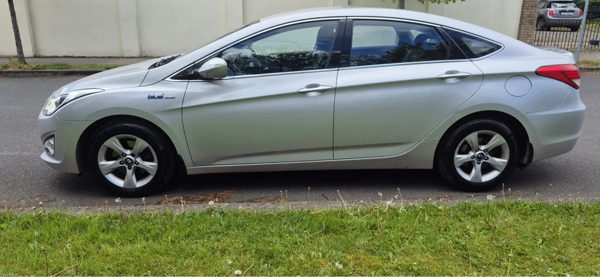 12 Hyundai i40 NEW NCT 05/27 - Image 3
