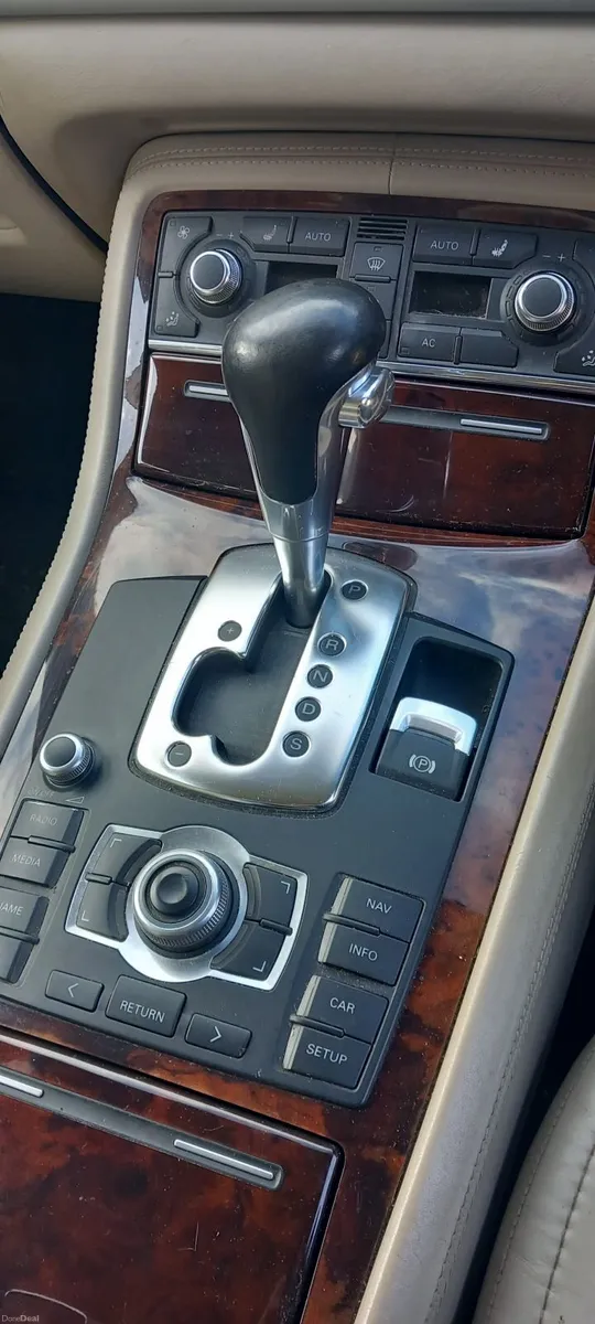 Audi A8 2009 - Image 4