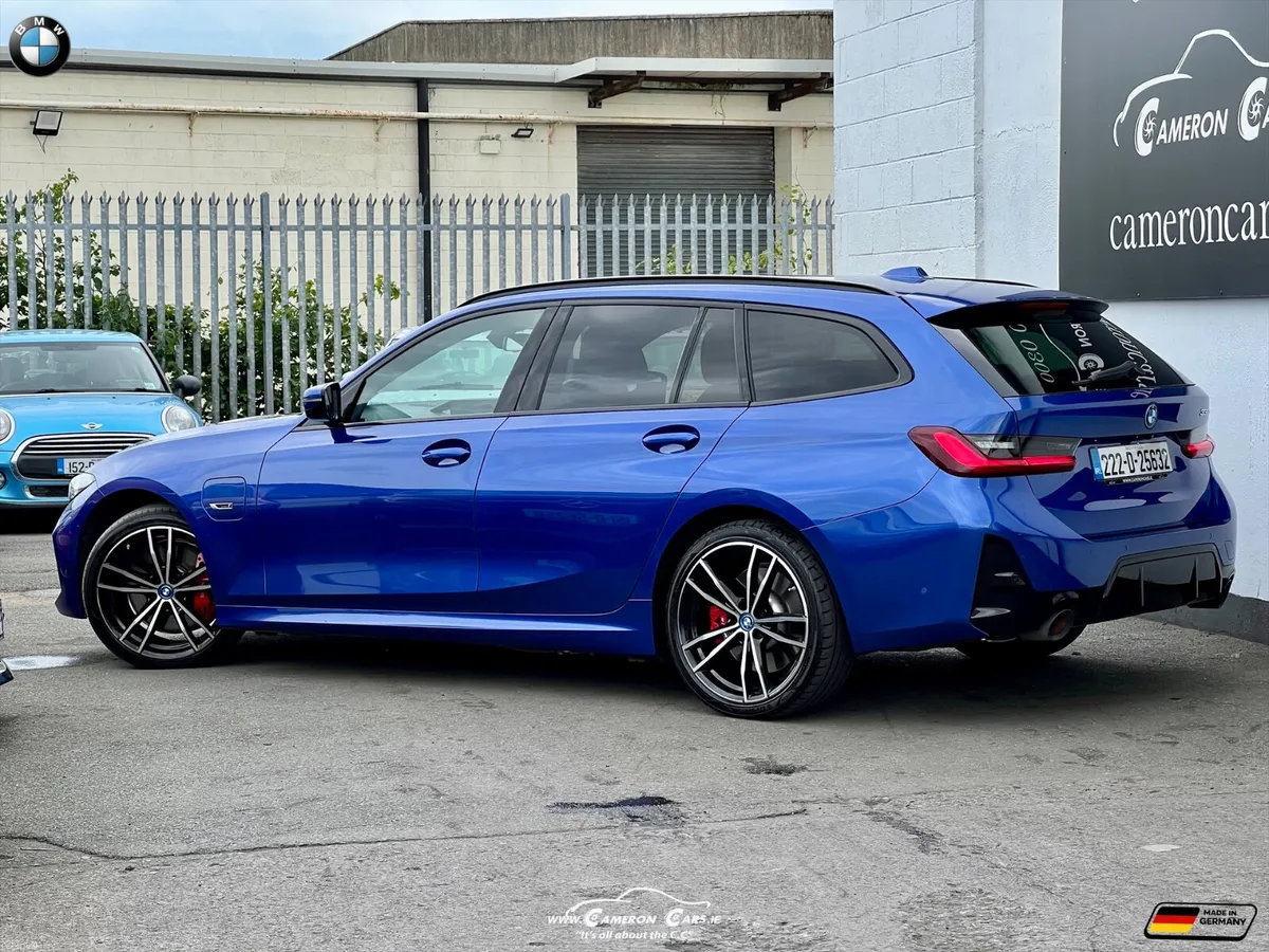 BMW 330e MSPORT PORTIMAO BLUE 292hp TOURING - Image 3