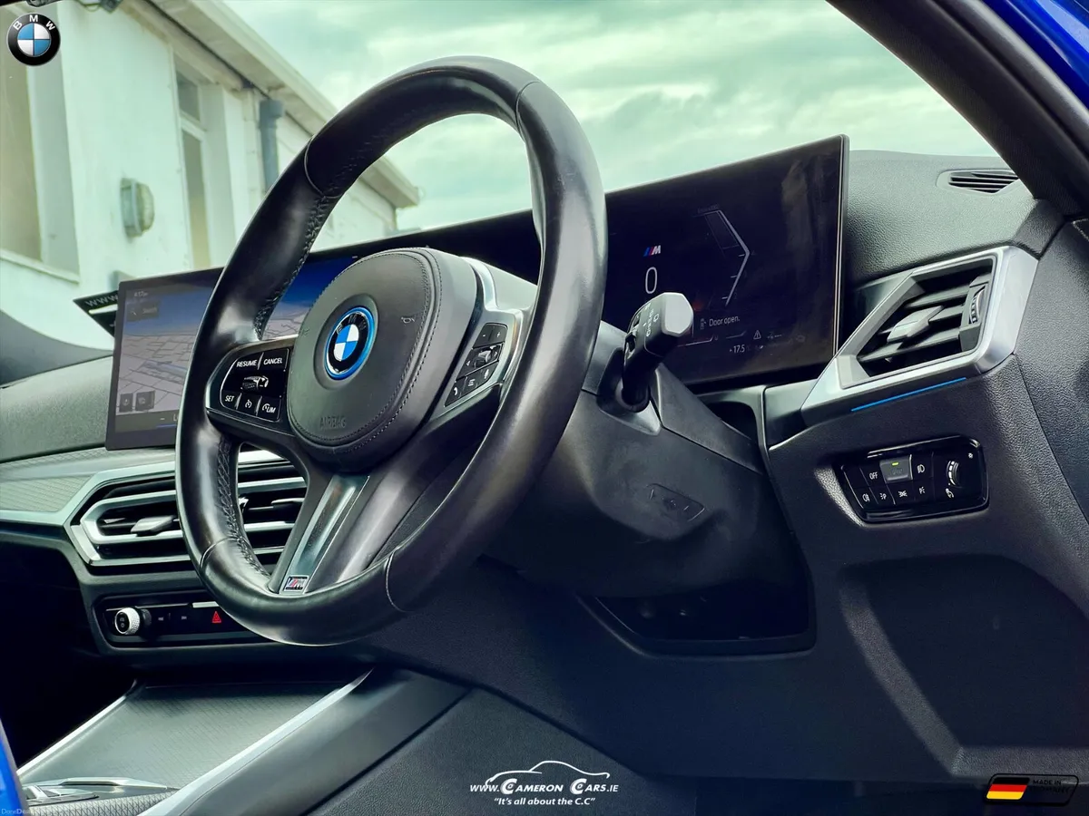 BMW 330e MSPORT PORTIMAO BLUE 292hp TOURING - Image 4
