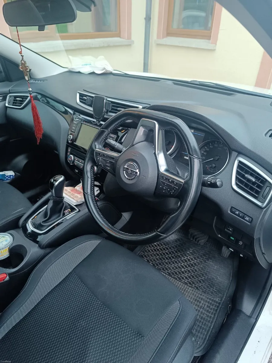 201 Nissan Qashqai 1.5 diesel Nct 2028 auto - Image 3