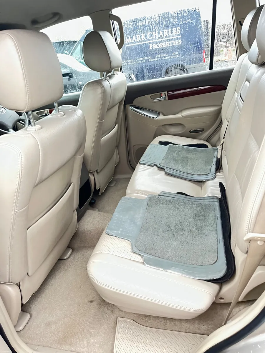 Toyota Land Cruiser 2004 8 seater - Image 6
