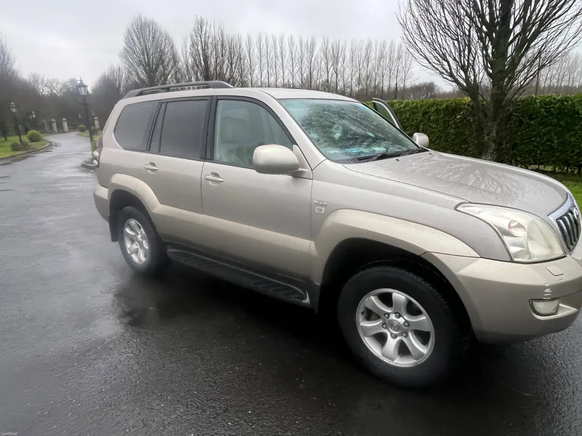 Toyota Land Cruiser 2004 8 seater - Image 1