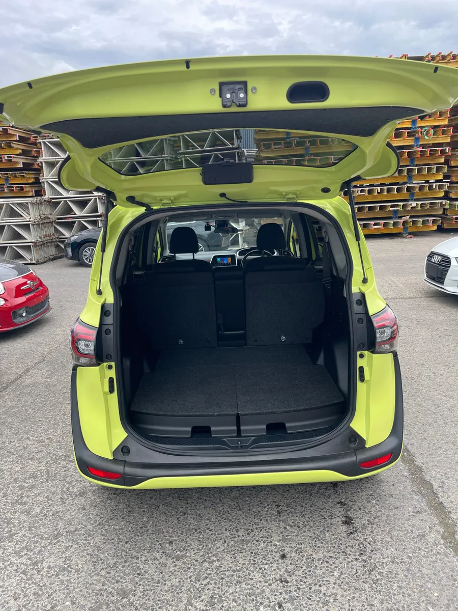 2019 Toyota Sienta automatic hybrid - Image 4