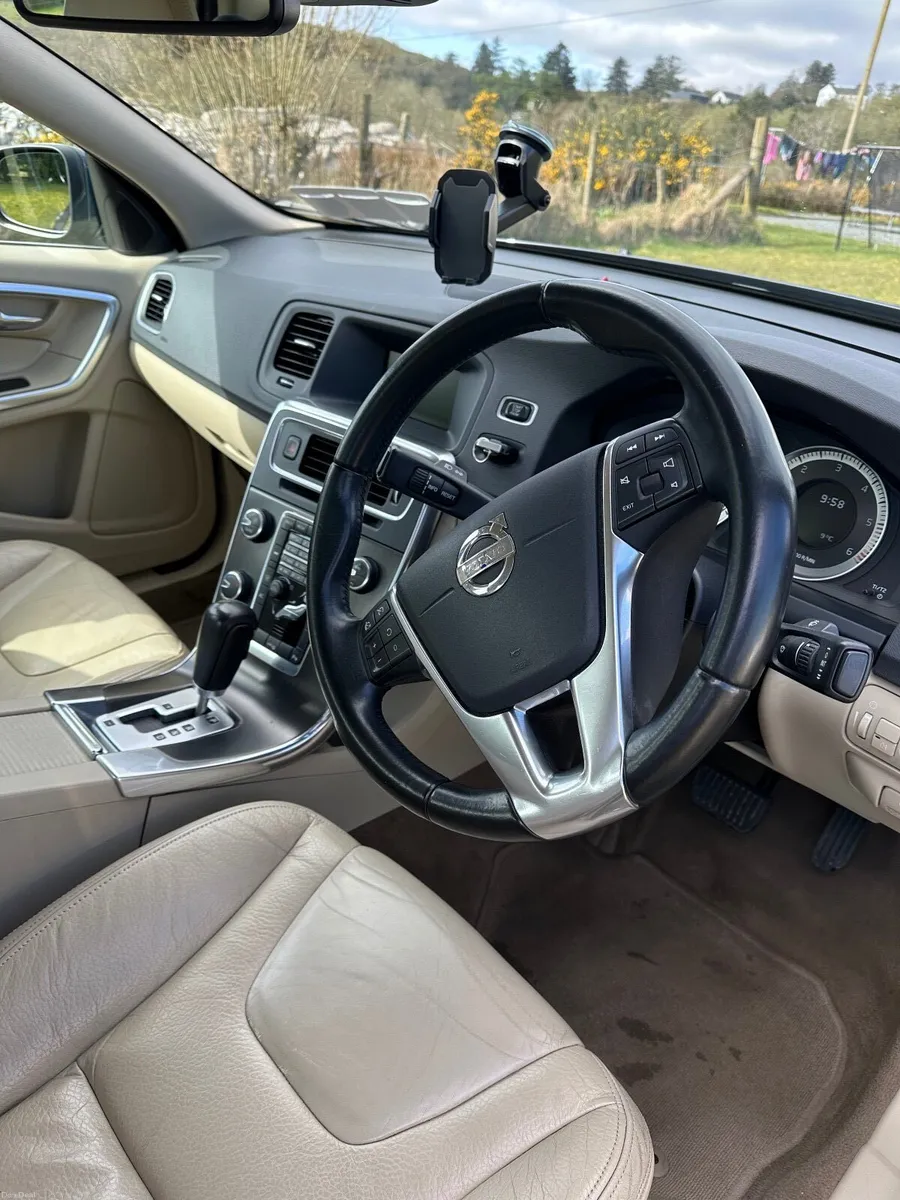 Volvo S60 2012 - Image 1