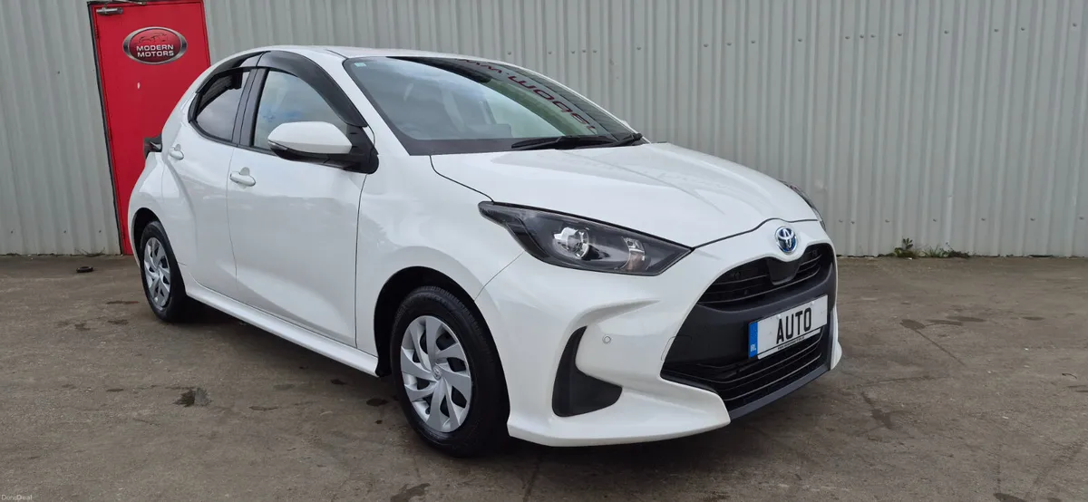 Toyota Yaris new model hybrid/petrol low kms - Image 3