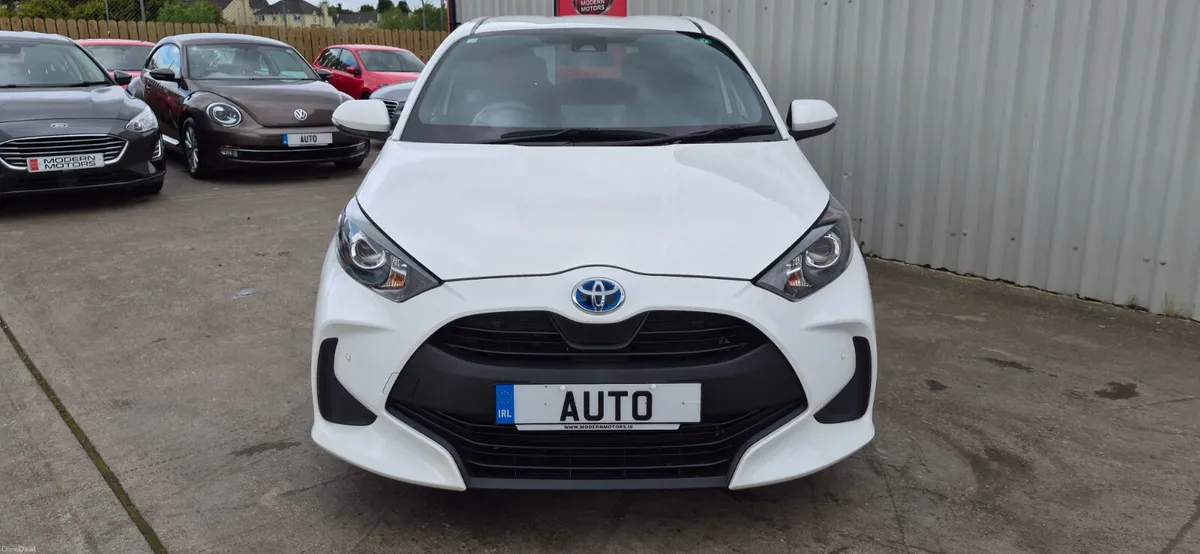 Toyota Yaris new model hybrid/petrol low kms - Image 4