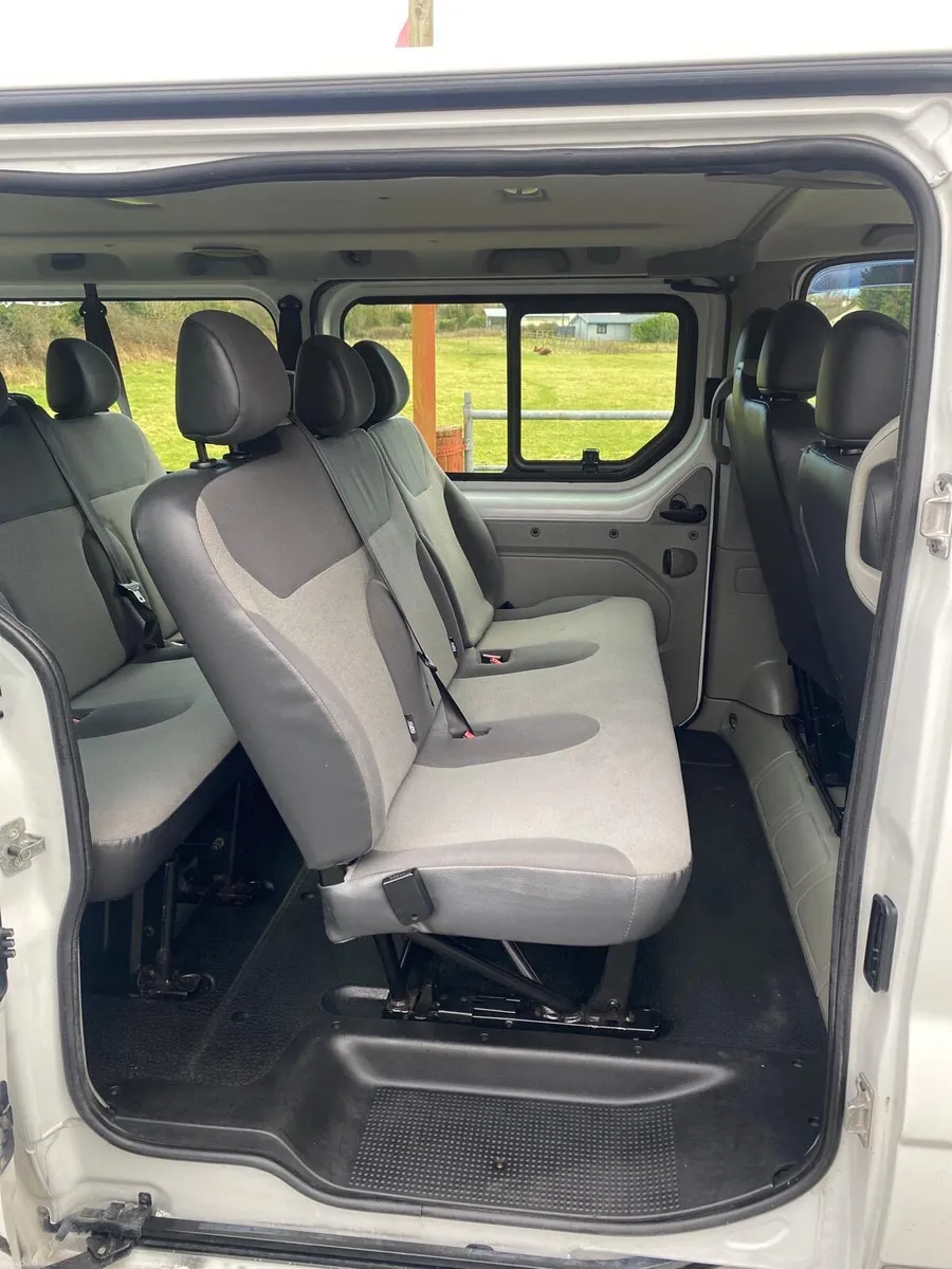 Renault traffic 9 seater - Image 4