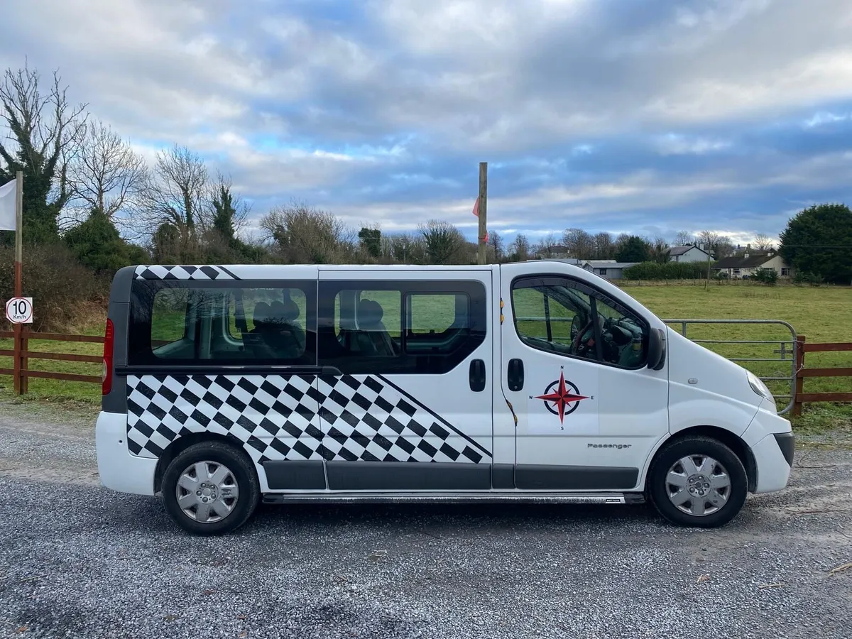 Renault traffic 9 seater - Image 1