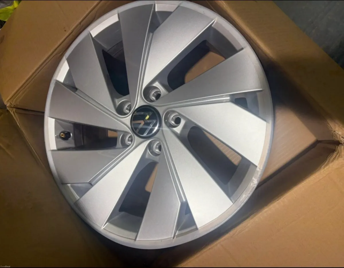 4 17’’ VW Alloy - Image 3