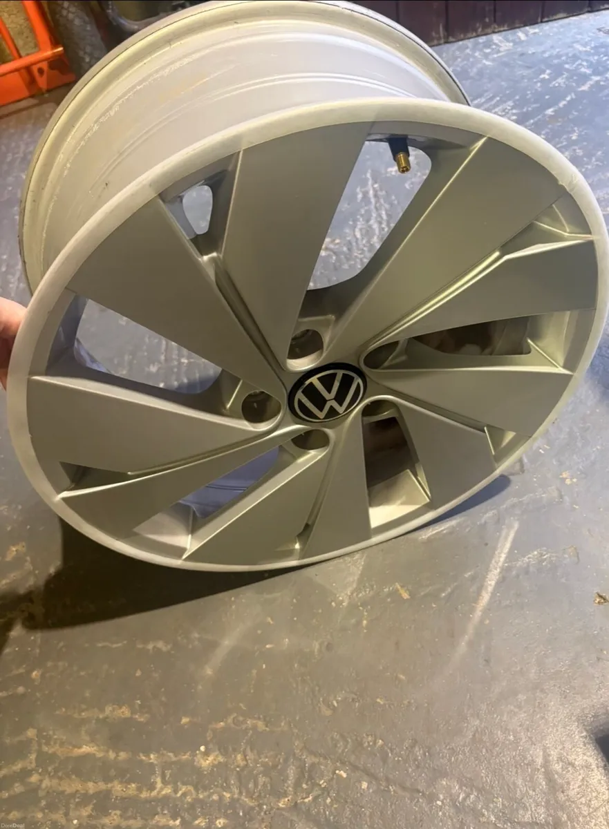 4 17’’ VW Alloy - Image 2