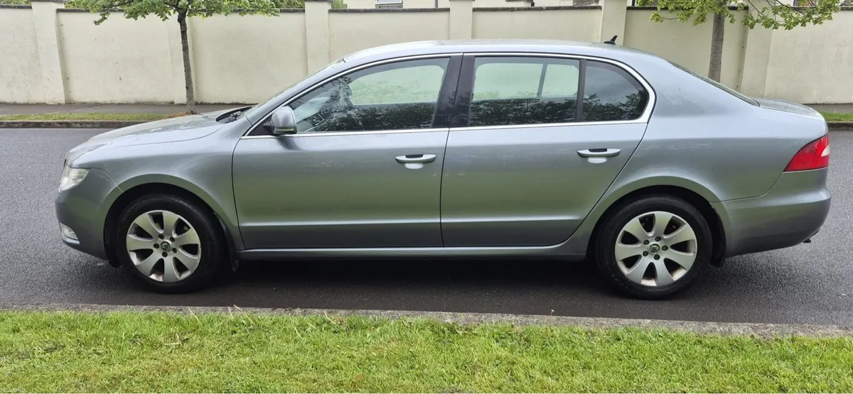 10 Skoda Superb NCTd - Image 2
