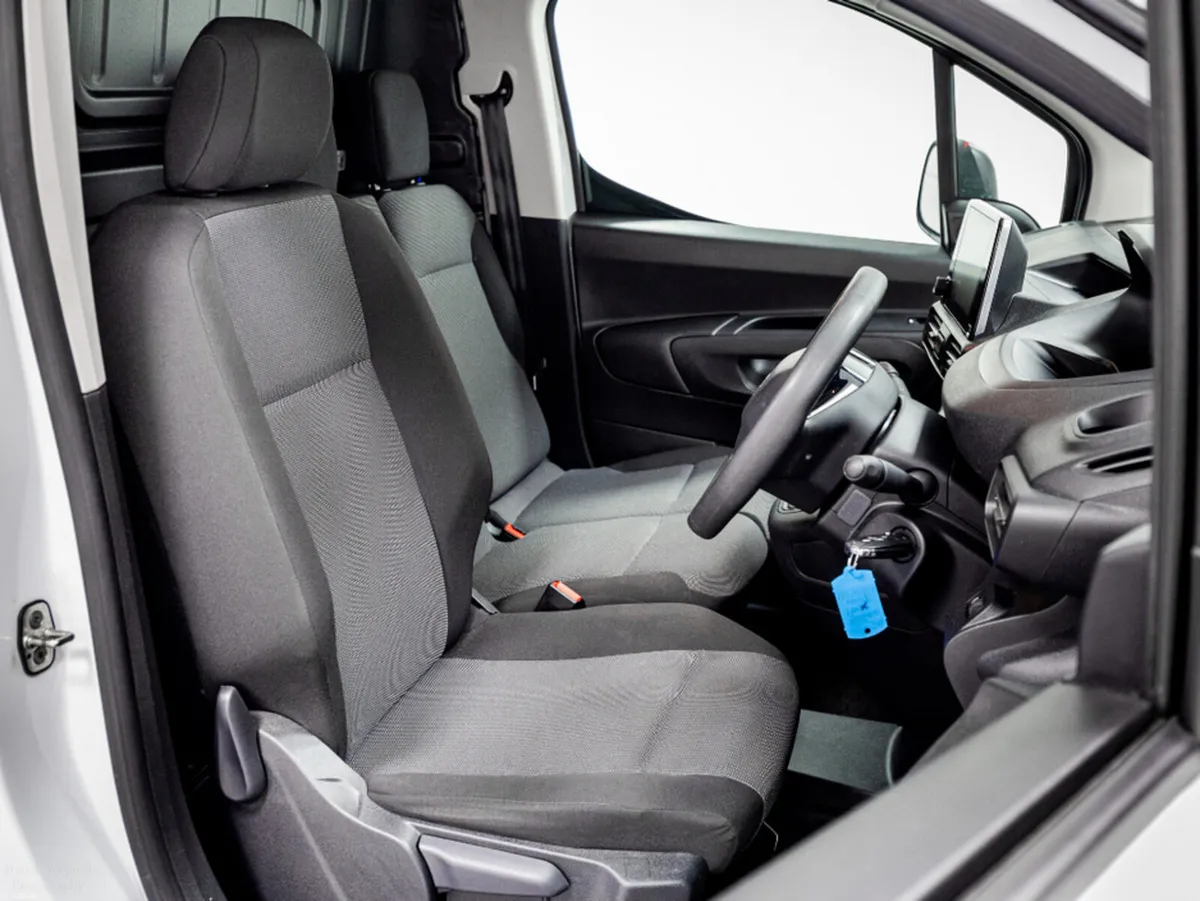 Peugeot Partner Pro Plus 1.5 Diesel 100HP - €19, 9 - Image 3