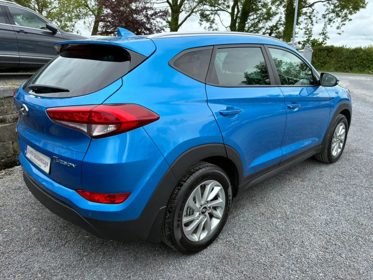 Hyundai Tucson EXECUTIVE 1.7 (BLACK LEATHER) - Image 2