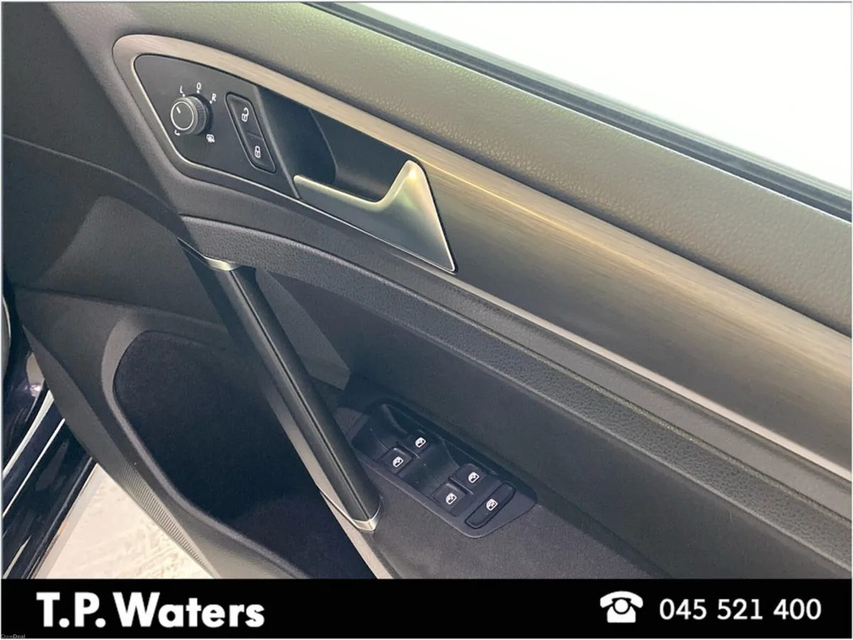Volkswagen Golf 2.0 TDI - AUTOMATIC - REVERSING CA - Image 5