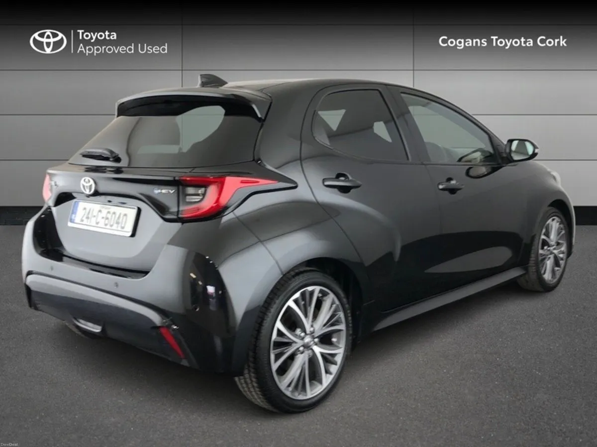 Toyota Yaris YARIS HYBRID 1.5 PLATINUM - Image 2