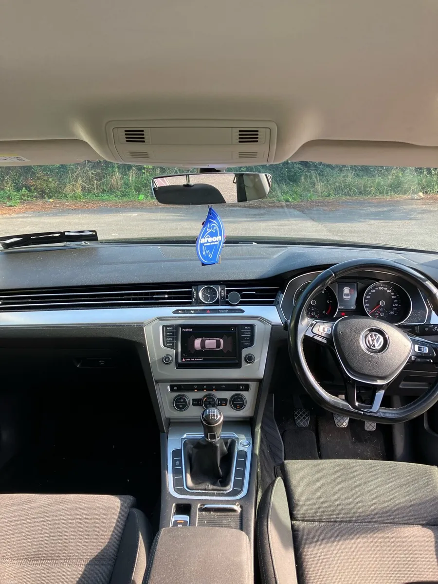 VW Passat 2017 - Image 2