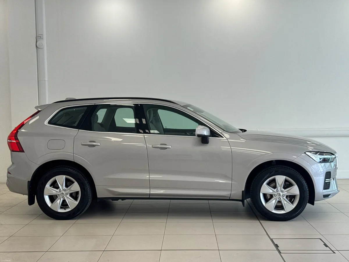 Volvo XC60 2022 - Image 4