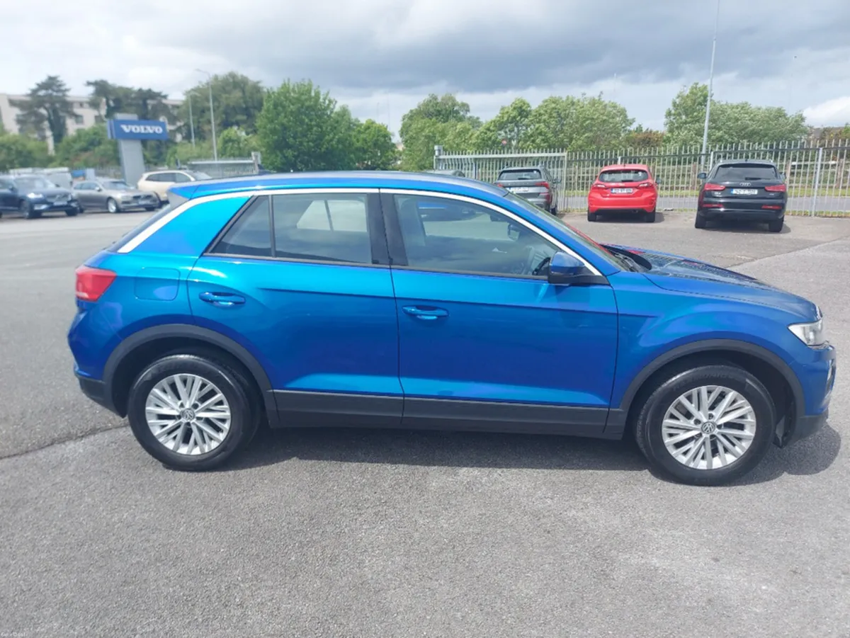 Volkswagen T-Roc 1.0 TSI MANUAL 6SPEED FWD 115HP 5 - Image 4