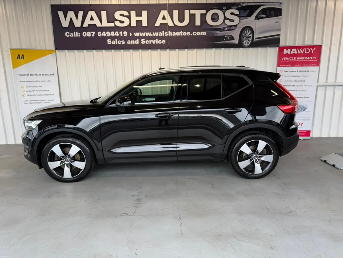 Volvo XC40 D4 AWD MOMENTUM PRO 5DR A AUTO - Image 4