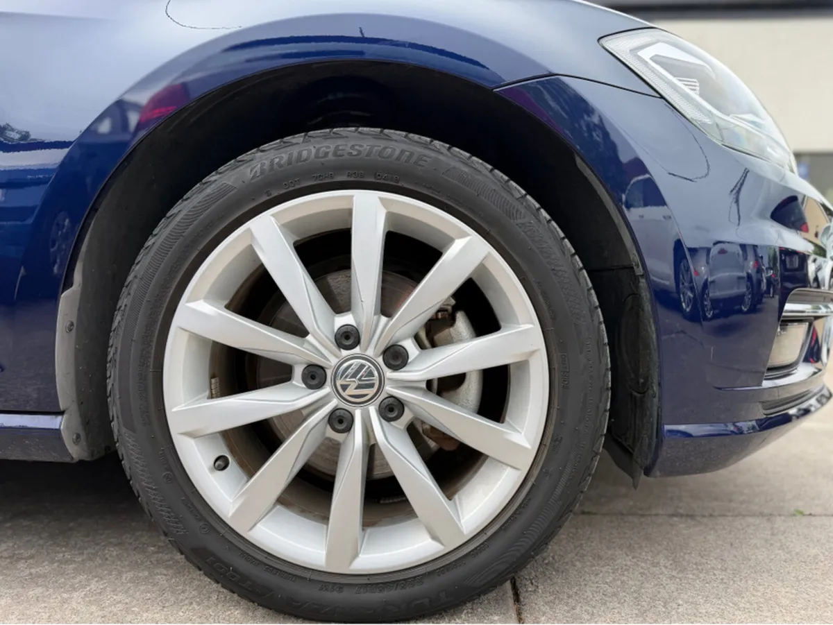 Volkswagen Golf LOW MILEAGE Highline Automatic - Image 6