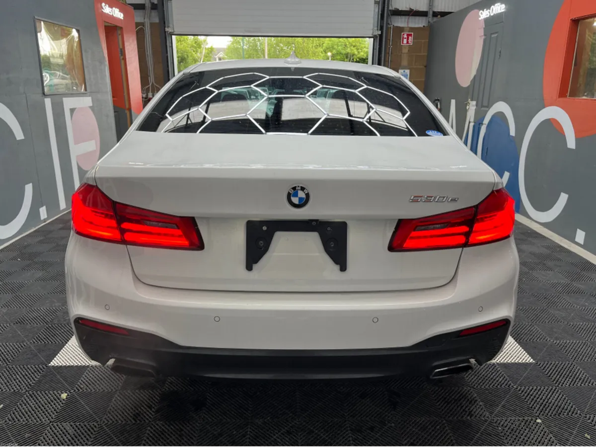 BMW 5-Series 2019 BMW 530E M-SPORT 2.0 AUTOMATIC / - Image 3
