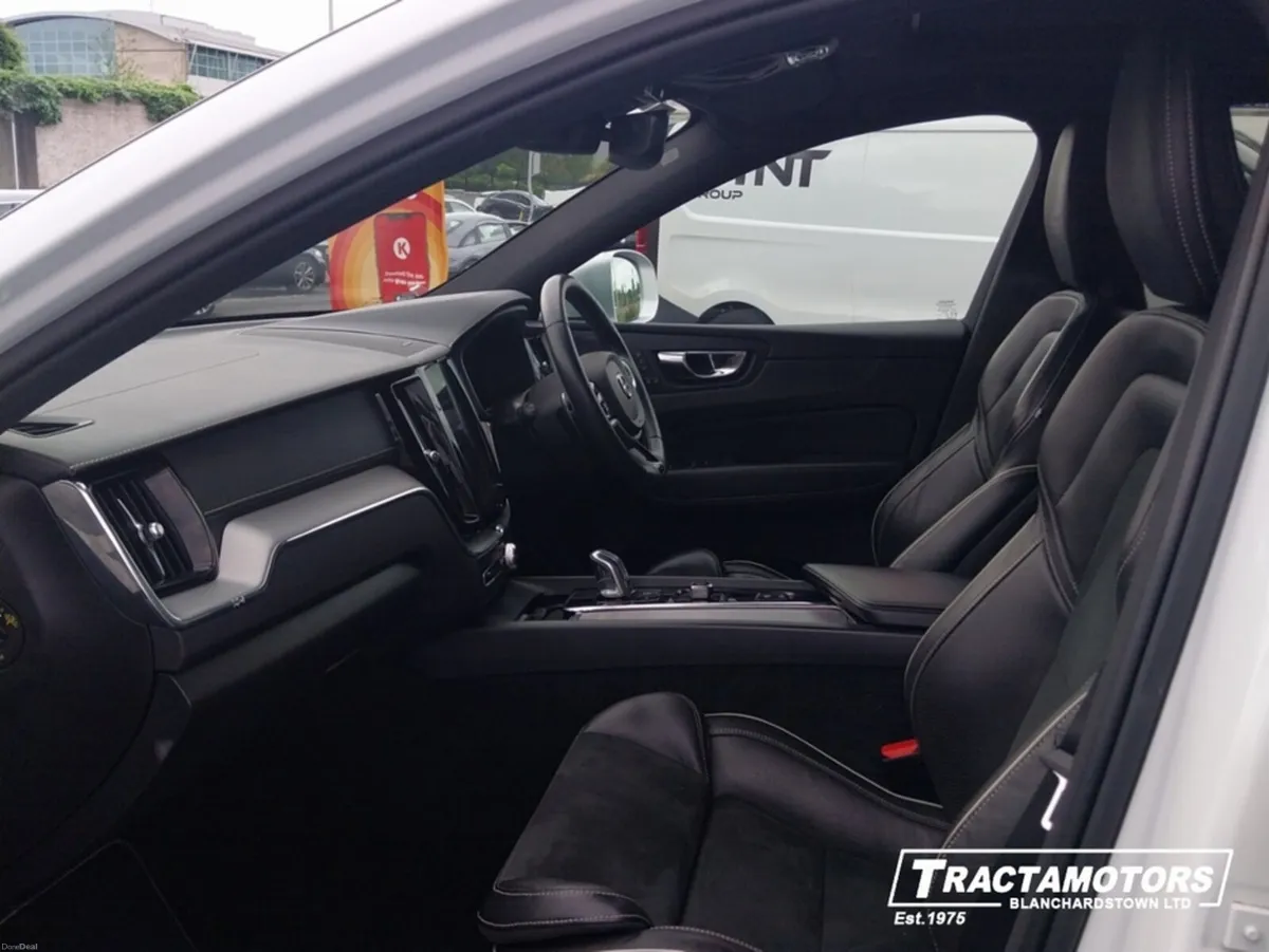 Volvo XC60 2.0 T8 R-DESIGN PRO AWD 303PS AUTO 5DR - Image 4