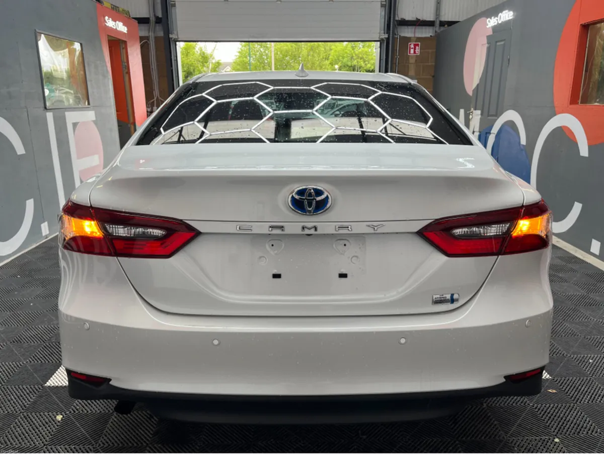 Toyota Camry €34950 2023 TOYOTA CAMRY X 2.5 AUTOMA - Image 3