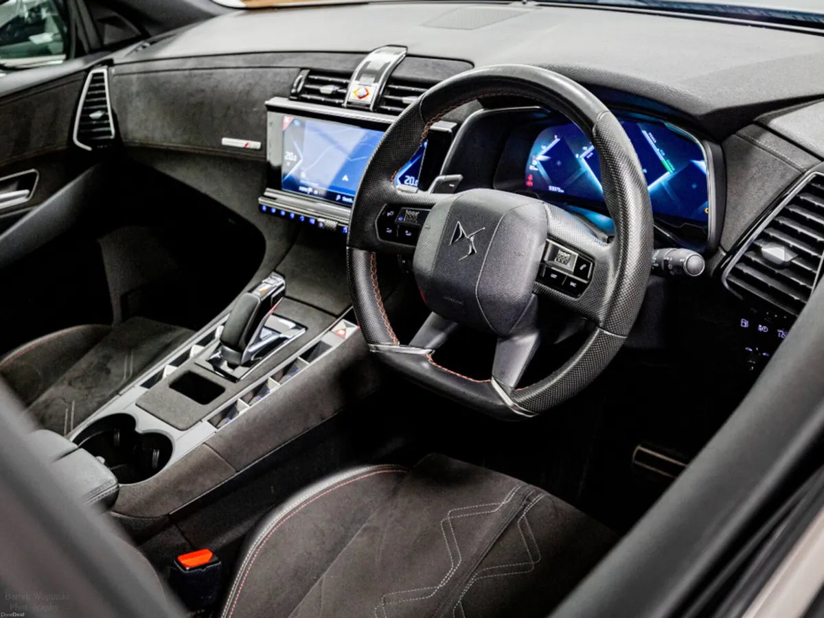 DS Automobiles DS 7 *4x4 300BHP* Performance Line - Image 2