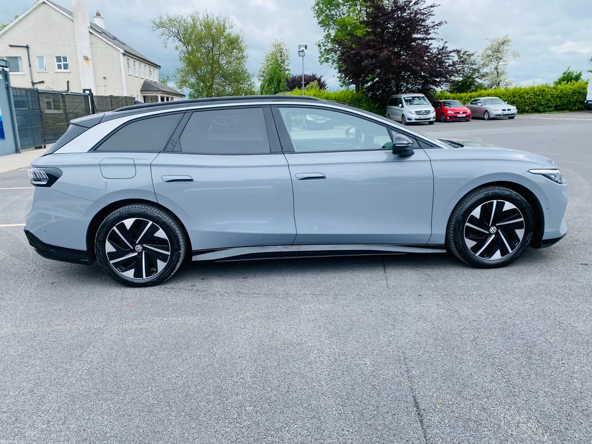 VOLKSWAGEN id7 PRO S MATCH TOURER 86KW 2024 (242) - Image 4