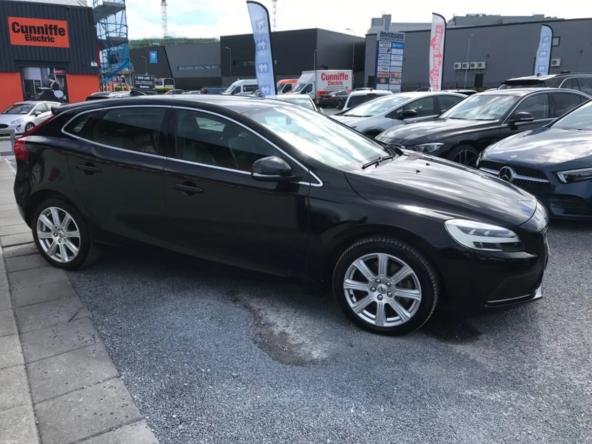 2018 VOLVO V40 D4 AUTOMATIC - Image 2