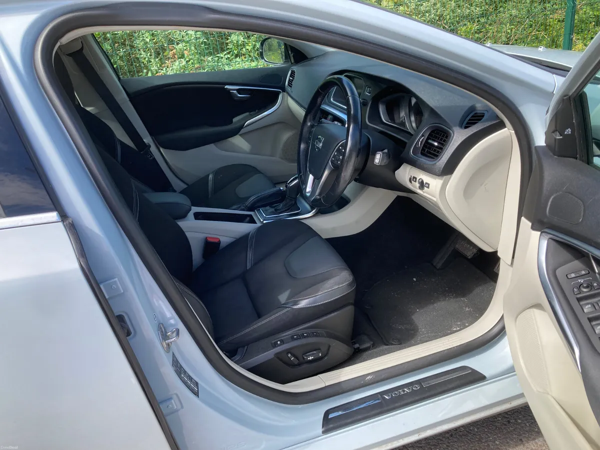 2013 Volvo V40 1.6 Petrol Automatic Low Klm - Image 4