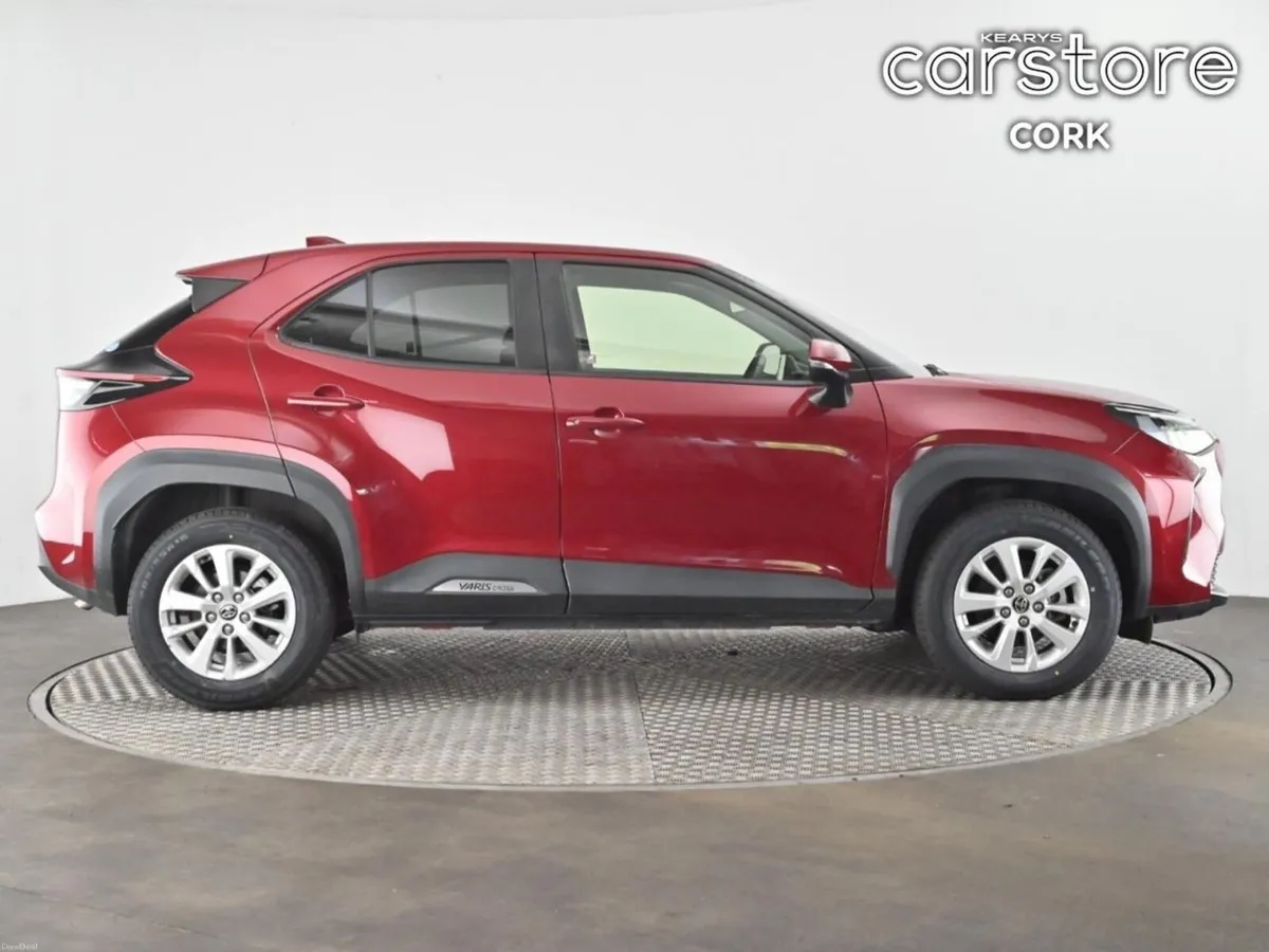 Toyota Yaris Cross 1.5 Hybrid CVT - Image 2
