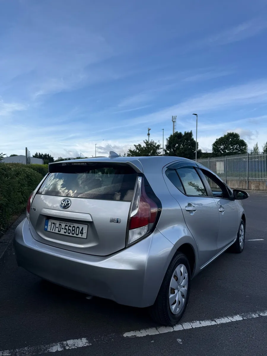 Automatic Toyota Aqua - Image 2
