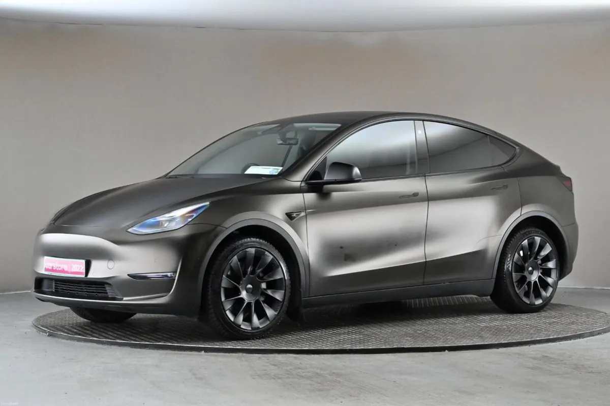 Tesla Model Y LONG RANGE AWD DUAL MOTOR **VINYL WR - Image 4