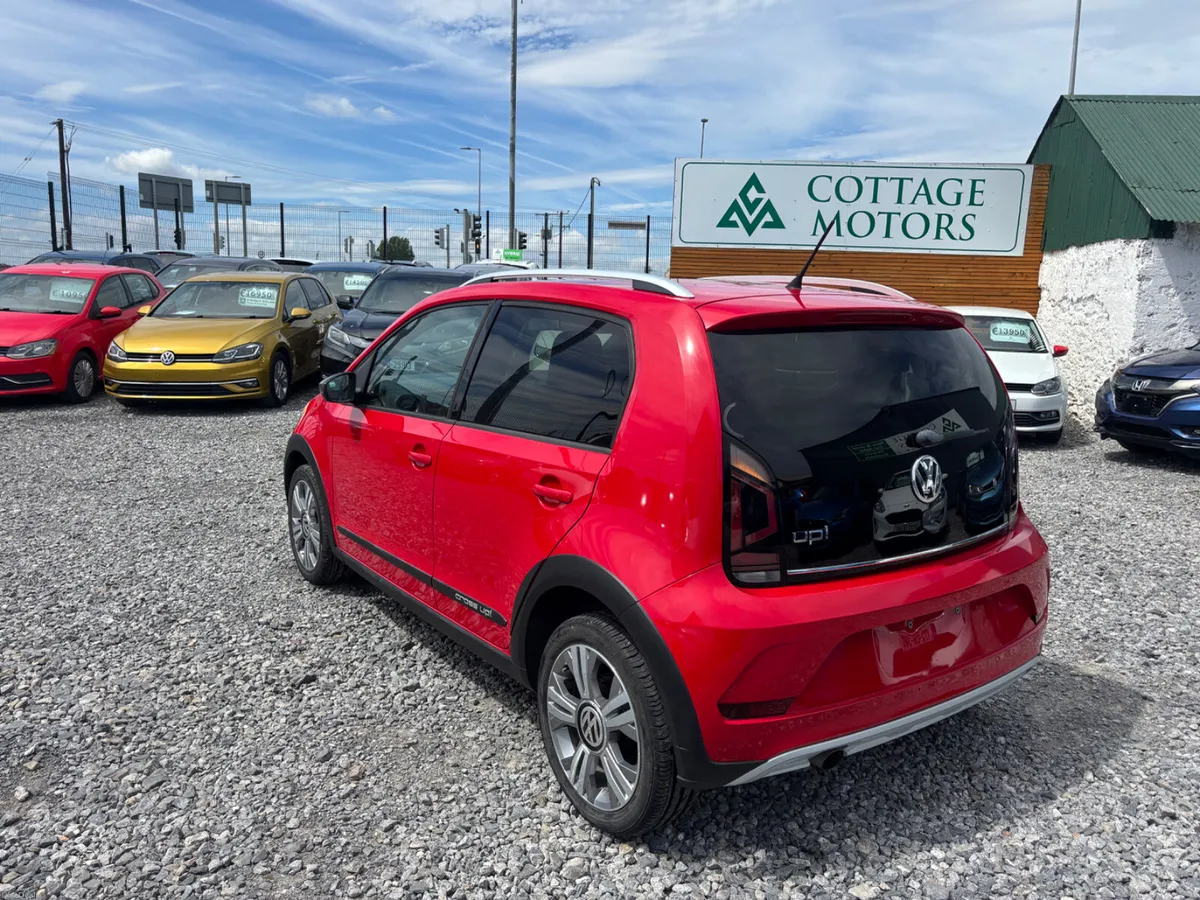 Volkswagen Cross Up! 1.0 Auto - Image 4