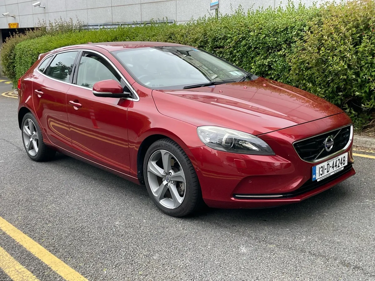 Volvo V40 T4 TOP SPEC - Image 2