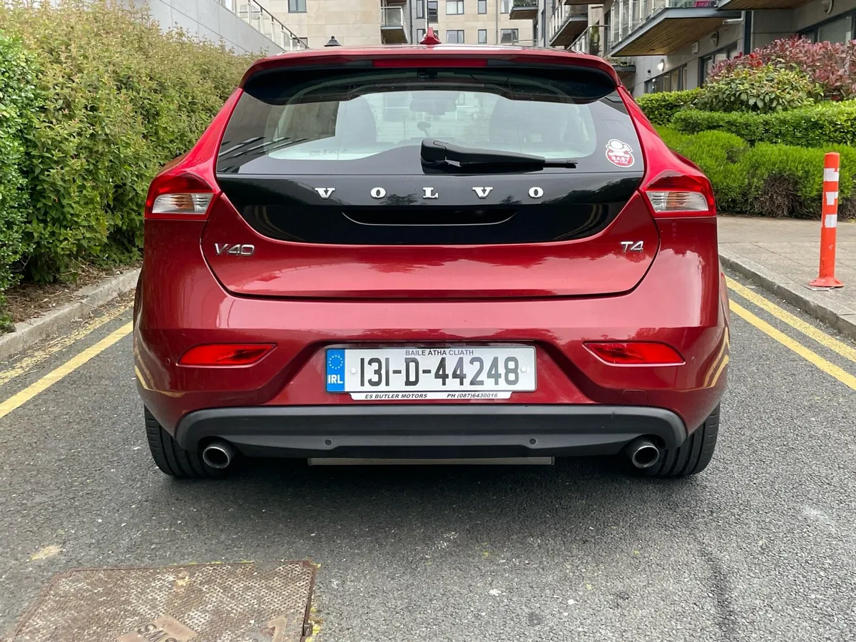 Volvo V40 T4 TOP SPEC - Image 4