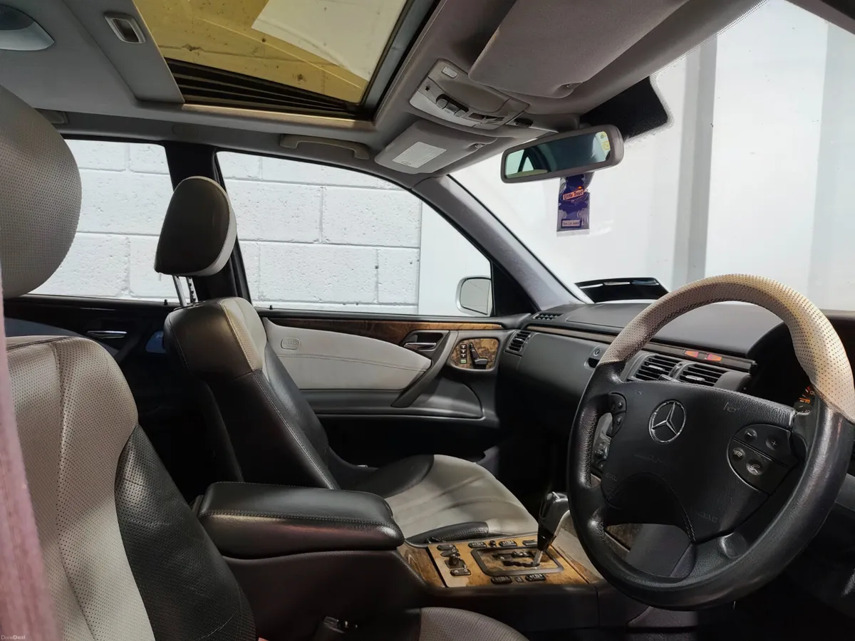 Mercedes-Benz E55 AMG 2000 5.5 PETROL - Image 2