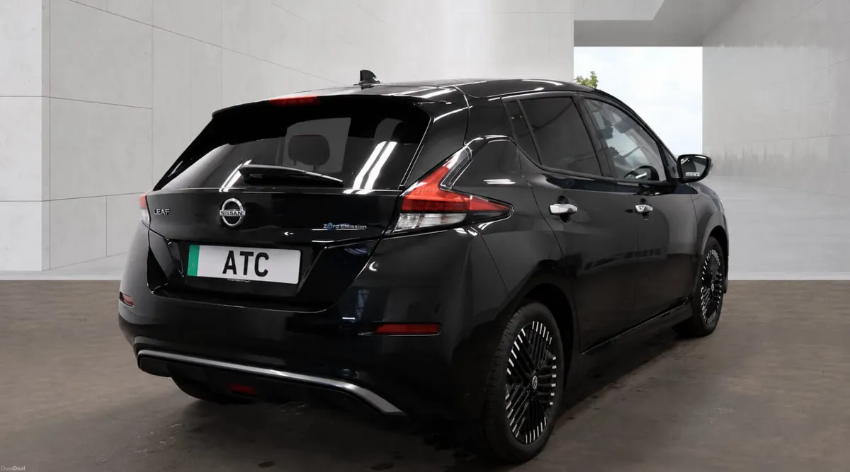 2022 Nissan Leaf N-Connecta - Image 2